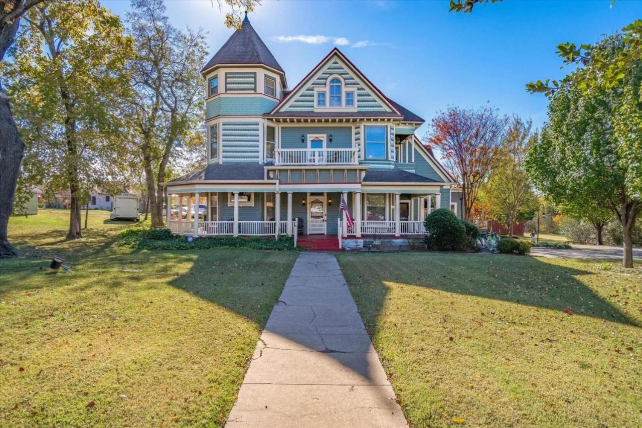 Four Winds Victorian Venue&Suites Bonham Extérieur photo