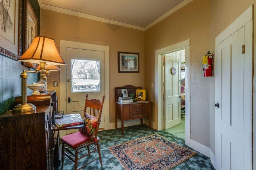 Four Winds Victorian Venue&Suites Bonham Extérieur photo