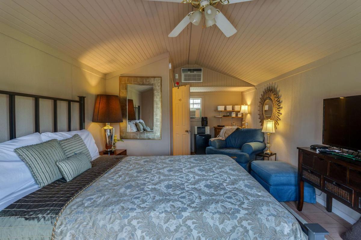 Four Winds Victorian Venue&Suites Bonham Extérieur photo