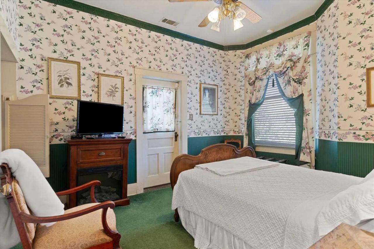 Four Winds Victorian Venue&Suites Bonham Chambre photo