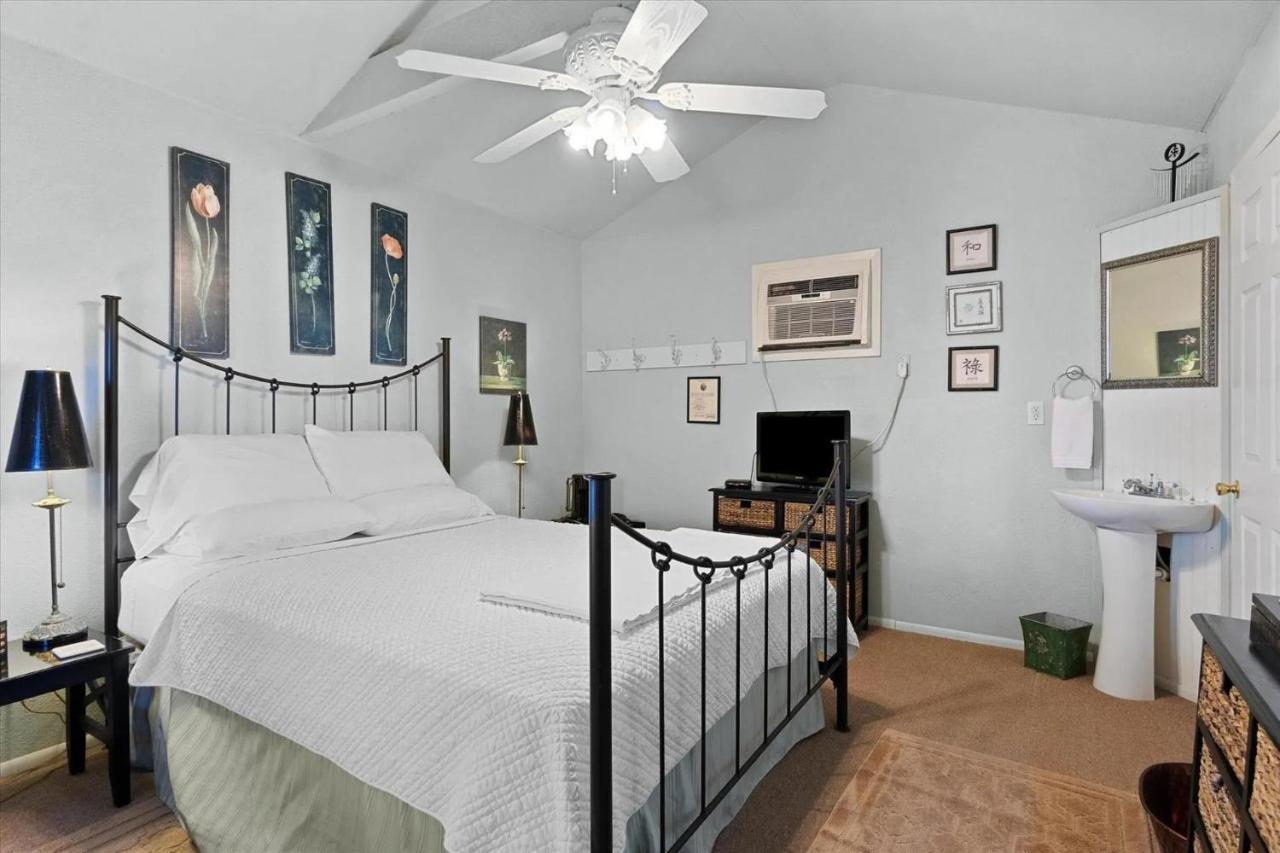 Four Winds Victorian Venue&Suites Bonham Extérieur photo