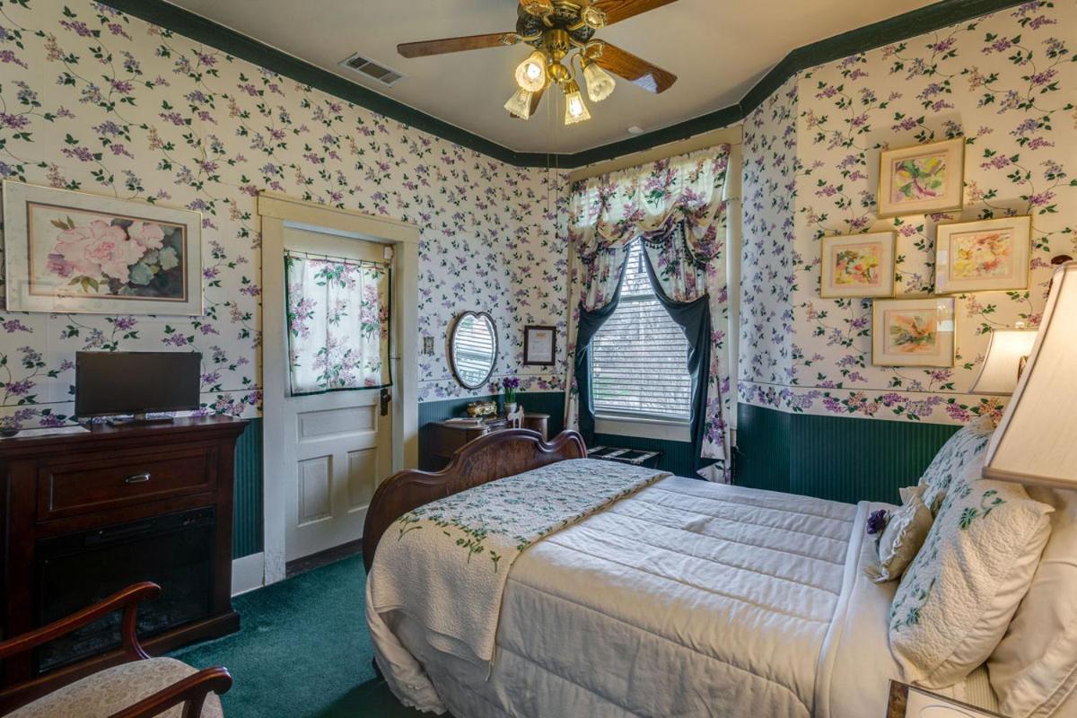 Four Winds Victorian Venue&Suites Bonham Extérieur photo
