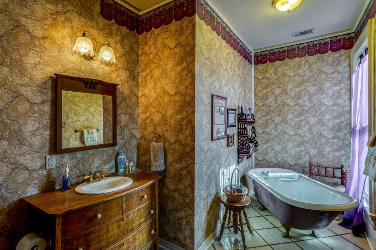 Four Winds Victorian Venue&Suites Bonham Chambre photo