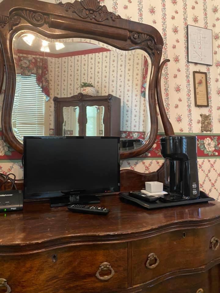 Four Winds Victorian Venue&Suites Bonham Extérieur photo