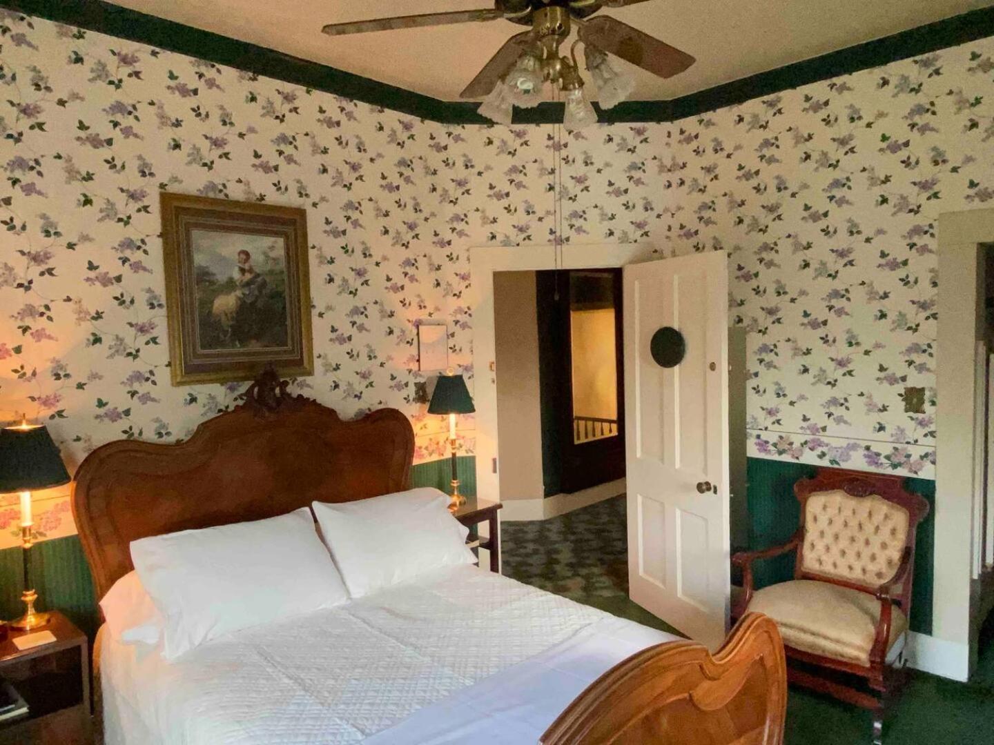 Four Winds Victorian Venue&Suites Bonham Extérieur photo