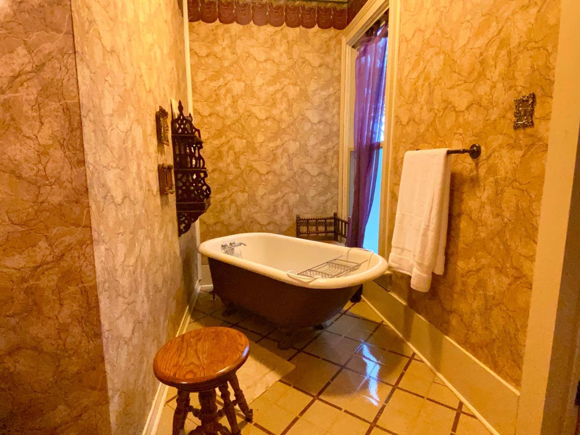 Four Winds Victorian Venue&Suites Bonham Extérieur photo